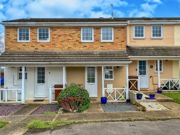 2 Bedroom Terraced House To Rent In Millfields, Chatham, ME5