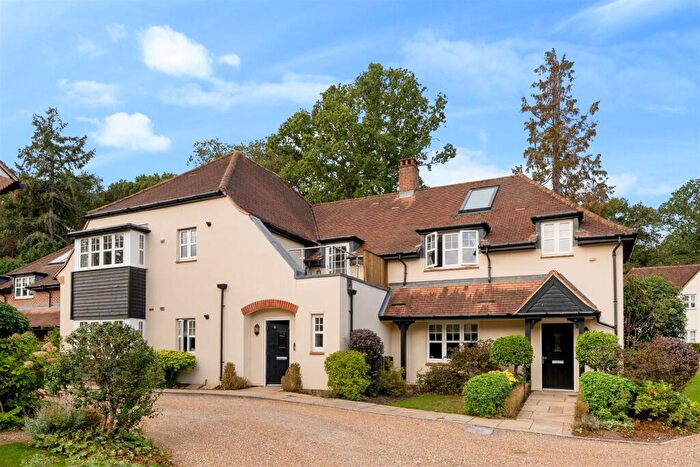 3 Bedroom Apartment For Sale In Frenchlands Gate, East Horsley, KT24