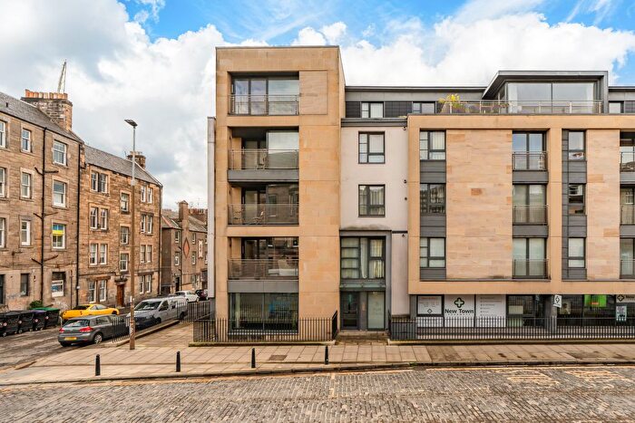 3 Bedroom Flat For Sale In / Eyre Place, Edinburgh, EH3