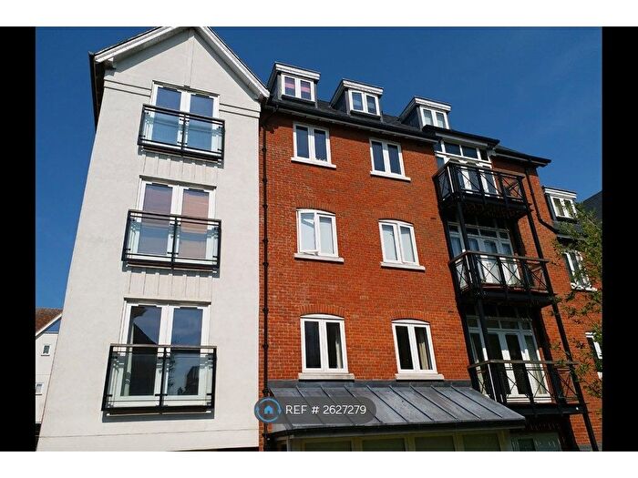 3 Bedroom Flat To Rent In Great Stour Mews, Canterbury, CT1
