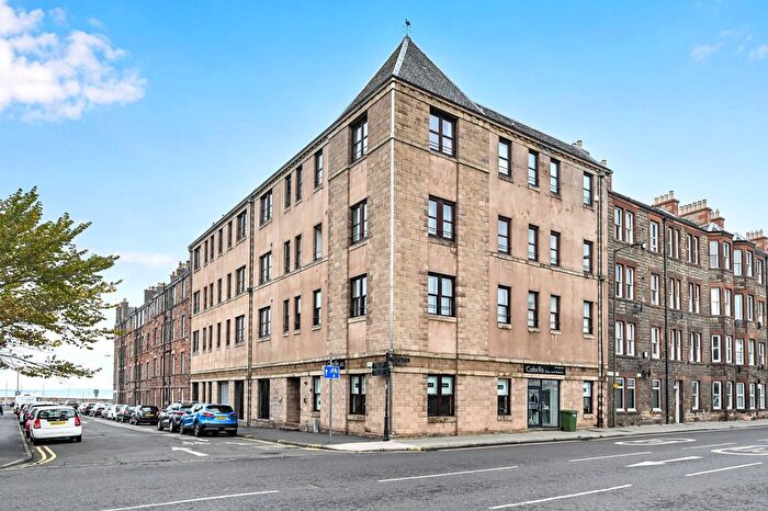 2 Bedroom Flat For Sale In D, Harbour Court, Harbour Road, Musselburgh, EH21