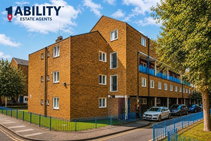 2 Bedroom Flat For Sale In Burbage Close, London, SE1