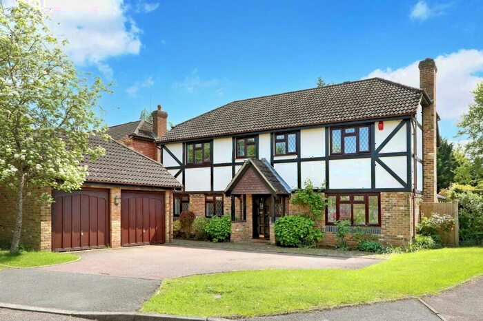 5 Bedroom Detached House For Sale In Bybend Close, Farnham Royal, SL2