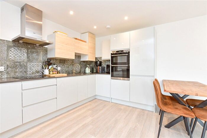 1 Bedroom Flat For Sale In Back Stage Walk, Wallington, Surrey, SM6