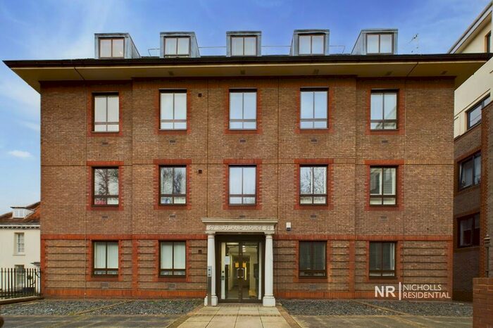 2 Bedroom Flat To Rent In South Street, Epsom, Surrey., KT18