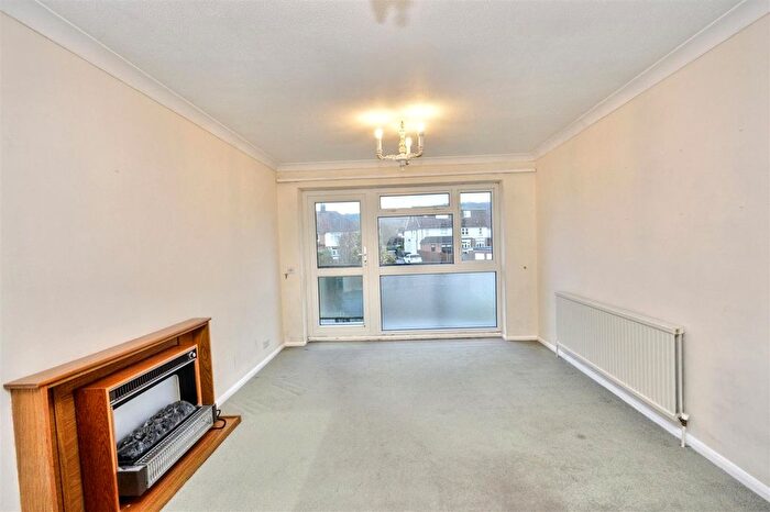 2 Bedroom Flat For Sale In Shortdean Place, Eastbourne, BN21