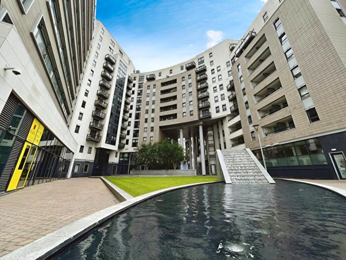 2 Bedroom Flat To Rent In Gateway East, Marsh Lane, Leeds, Yorkshire, LS9