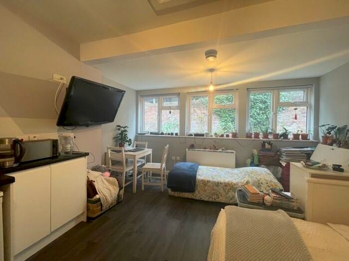 Apartment To Rent In Bournemouth Town Centre, BH1