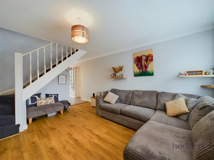 3 Bedroom End Of Terrace House For Sale In Hazelbank Road, Chertsey, Surrey, KT16