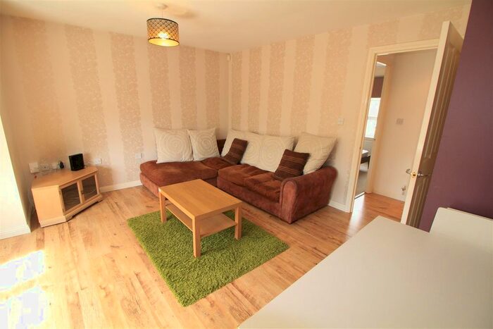 2 Bedroom Flat To Rent In Raleigh Street, Nottingham, NG7