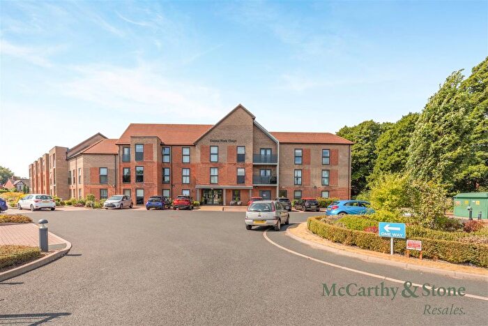 2 Bedroom Flat For Sale In Deans Park Court, Kingsway, Stafford, ST16