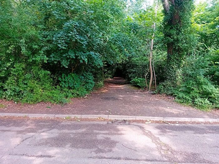 Land For Sale In Simons Wood, Wokingham, RG41