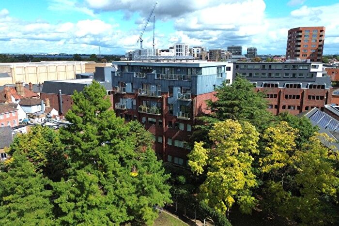 2 Bedroom Flat To Rent In Staines, Surrey, TW18