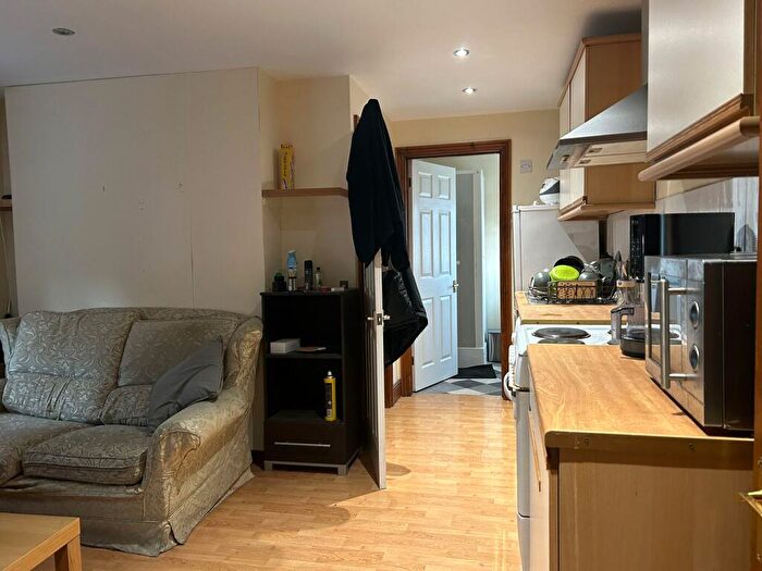 1 Bedroom Flat To Rent In George Street, Caversham, RG4
