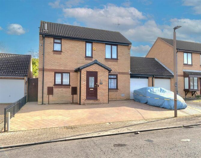 4 Bedroom Detached House To Rent In Brearley Avenue, Oldbrook, Milton Keynes, MK6