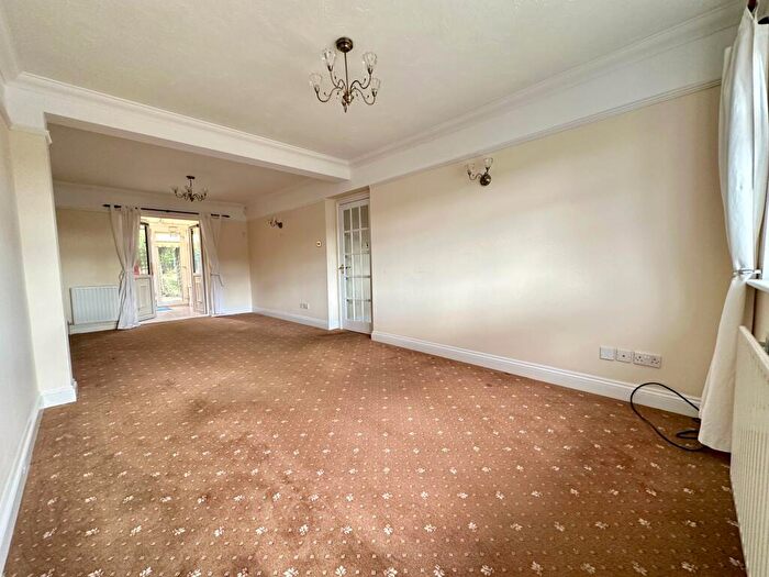 2 Bedroom Chalet For Sale In Mill Road, Billericay, CM11