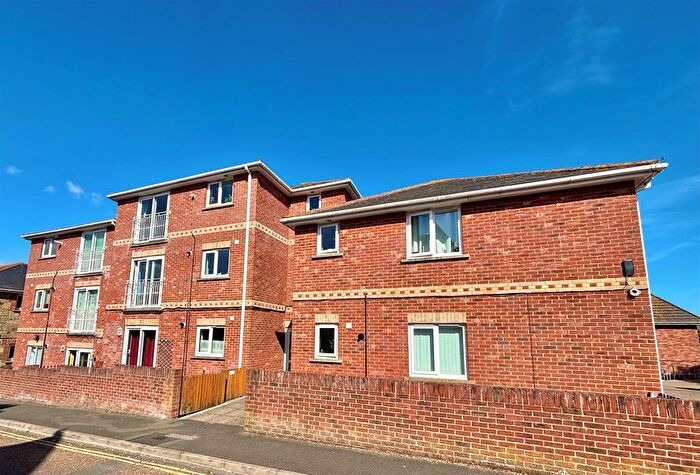 2 Bedroom Flat To Rent In Brooklands, Queens Road, Freshwater, PO40