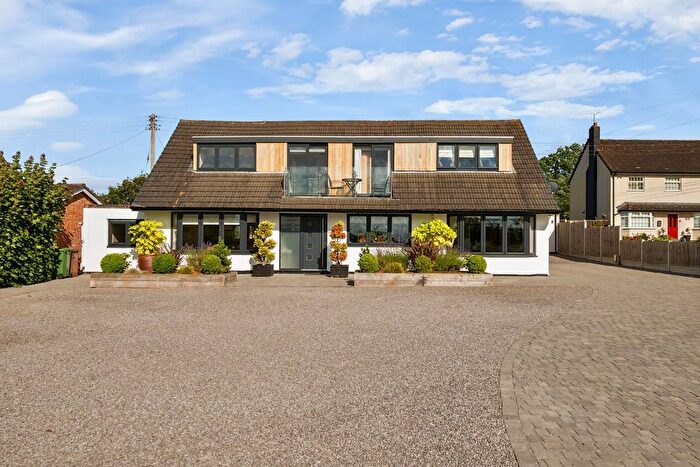 4 Bedroom Detached House For Sale In Drakes Broughton, Pershore, Worcestershire, WR10
