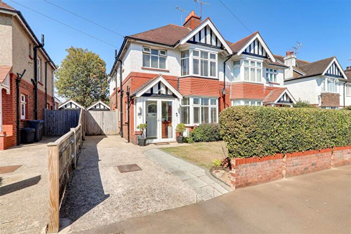 3 Bedroom Semi-Detached House For Sale In Broomfield Avenue, Thomas A Becket, Worthing, BN14