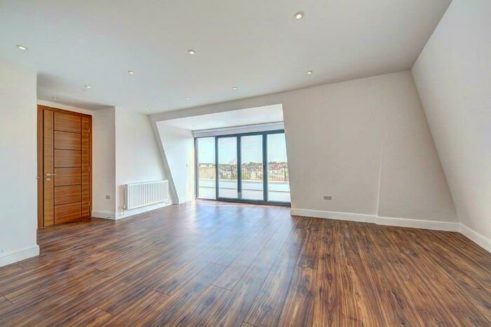 2 Bedroom Penthouse To Rent In Balham Hill, SW12