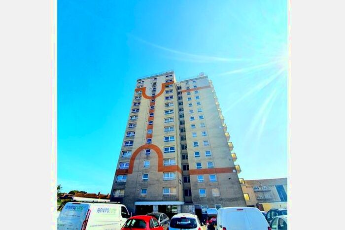 1 Bedroom Flat For Sale In Manston Road, Thanet, Ramsgate, CT12