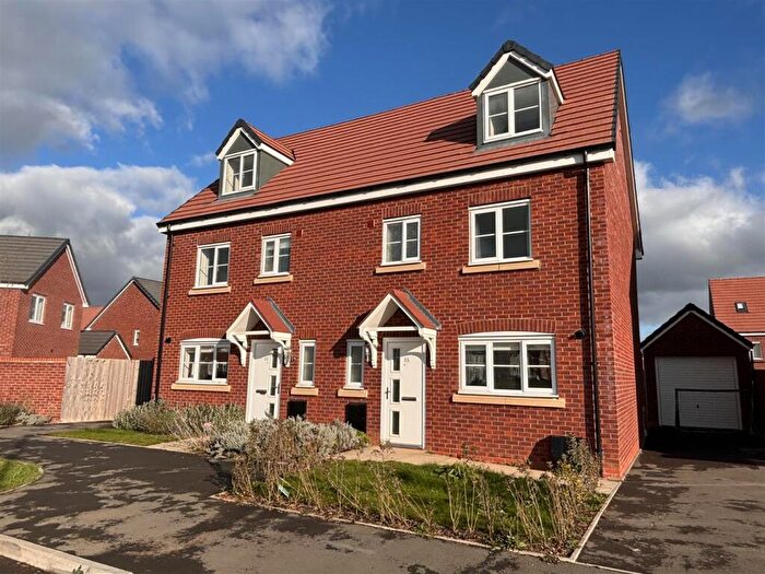 4 Bedroom Town House To Rent In Anslow Road, Wellesbourne, CV35