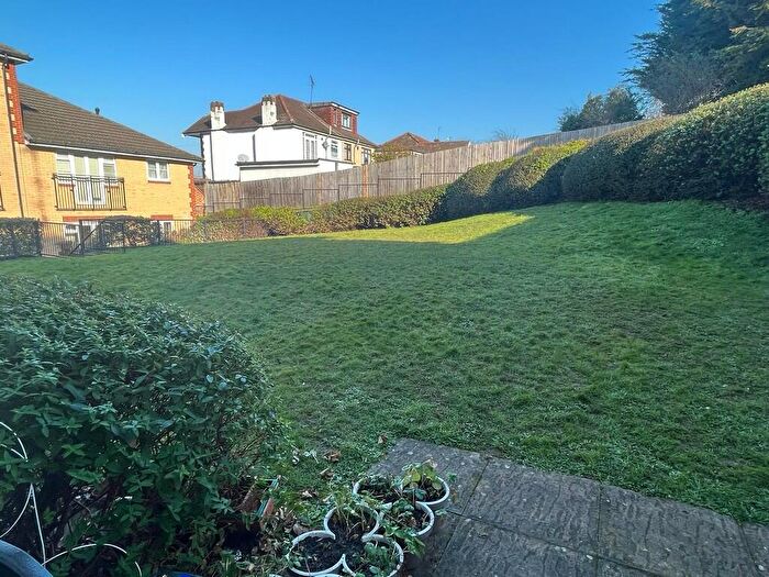 2 Bedroom Flat For Sale In Stoneleigh Road, Clayhall, IG5