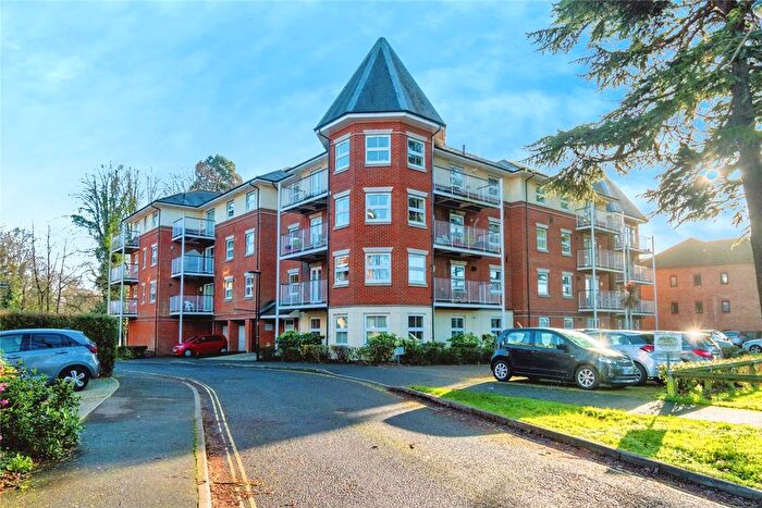 2 Bedroom Flat For Sale In Rollesbrook Gardens, Southampton, Hampshire, SO15