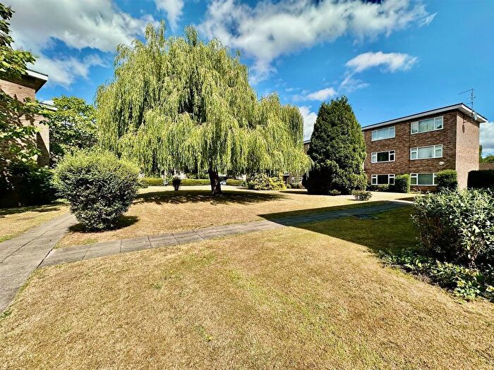 2 Bedroom Flat For Sale In St. Johns Court, Warwick, CV34