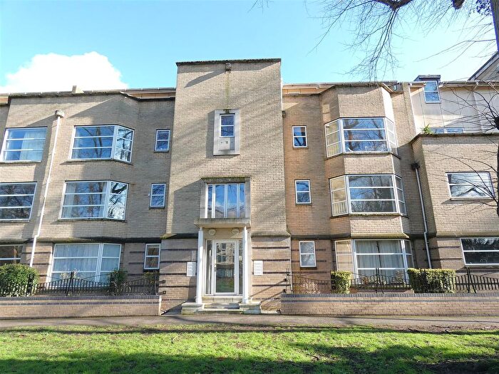 2 Bedroom Flat To Rent In Peterfields Mansions, Cambridge, CB1