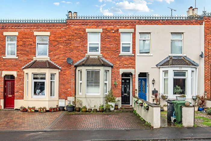 3 Bedroom Terraced House For Sale In Kingshill Road, Kingshill, Swindon, SN1