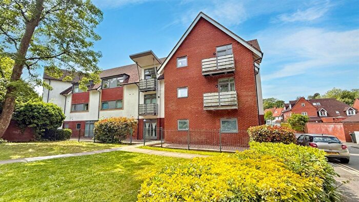 2 Bedroom Flat For Sale In Middlepark Drive, Northfield, Birmingham, B31