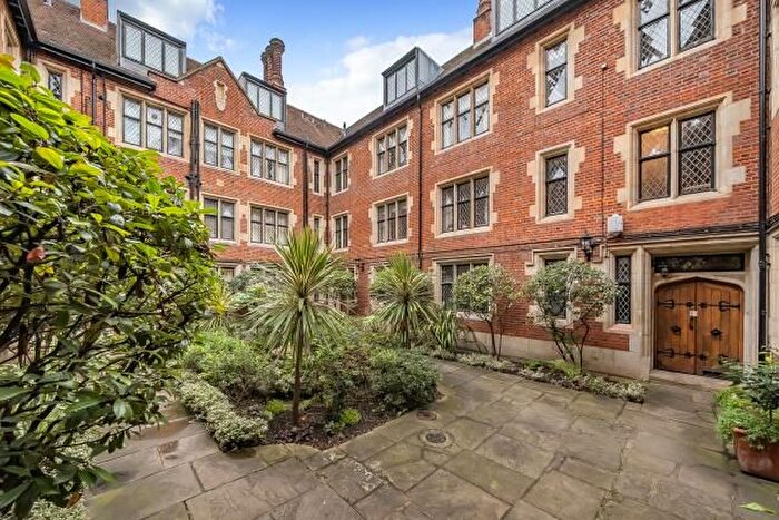 2 Bedroom Flat To Rent In Church Close, London, W8