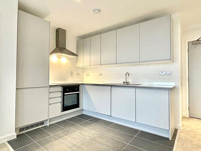 2 Bedroom Flat To Rent In Burlington Square, Boundary Lane, Manchester, M15