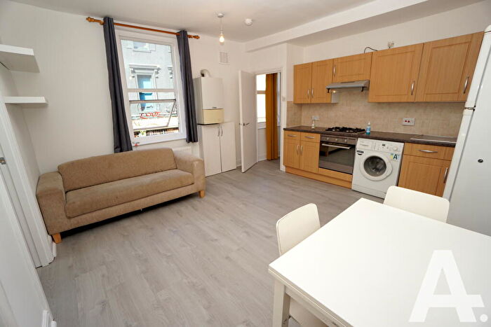 2 Bedroom Duplex To Rent In Flat A, Essex Road, London, N1