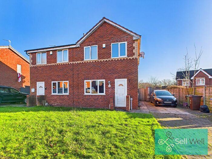3 Bedroom Semi Detached House For Sale In Glenview Road, Tyldesley, Manchester, M29