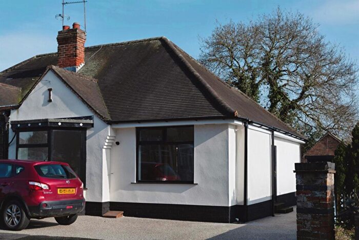 2 Bedroom Semi-Detached Bungalow For Sale In Grange Crescent, Anlaby, Hull, HU10