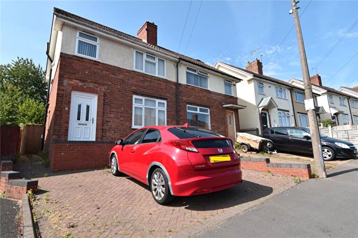 3 Bedroom Semi-Detached House To Rent In Elizabeth Crescent, Oldbury, West Midlands, B68