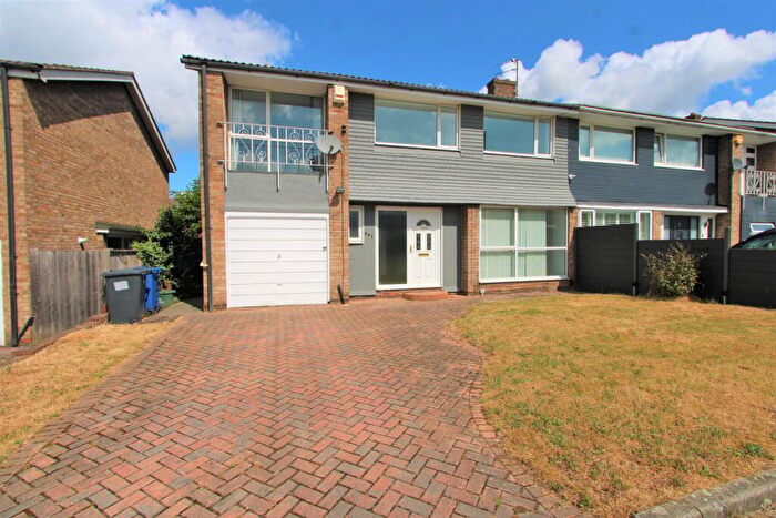 5 Bedroom Semi Detached House To Rent In Stoops Lane, Bessacarr, Doncaster, DN4