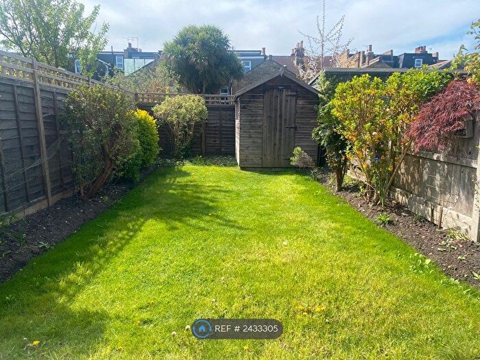 1 Bedroom Flat To Rent In Sellincourt Road, Tooting., SW17