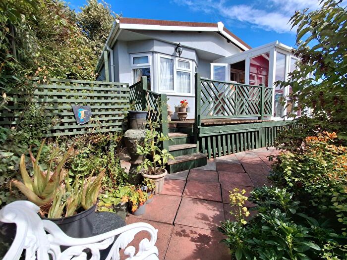 2 Bedroom Mobile/park Home For Sale In Llewelyn Park, Climery, Builth Wells, Powys, LD2