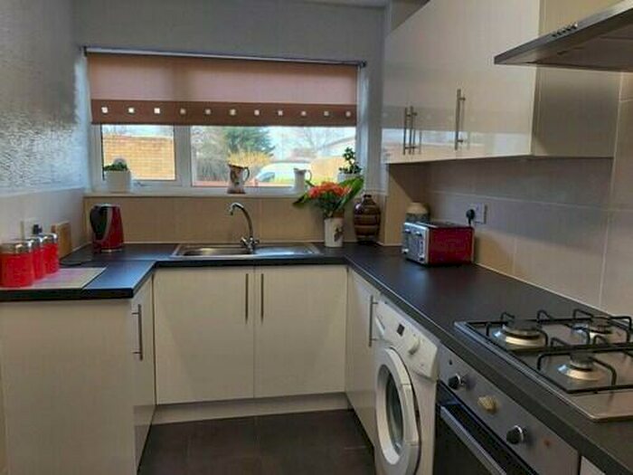 4 Bedroom Semi-Detached House To Rent In Chelsea Gardens -, LU5