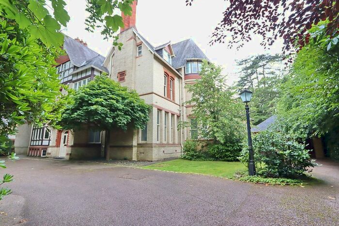 2 Bedroom Flat To Rent In St Margarets Road, Bowdon, WA14