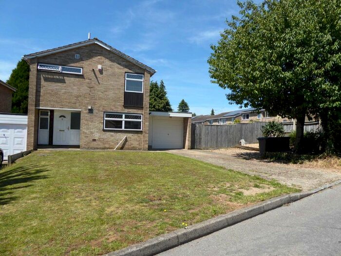 3 Bedroom Property To Rent In Framlingham Drive, Caversham Park Village, RG4