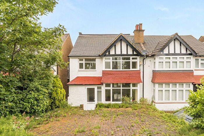 4 Bedroom Semi-Detached House For Sale In Pollards Hill North, London, SW16