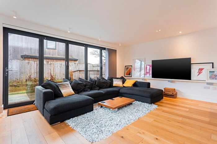 4 Bedroom Detached House For Sale In Maplewood Drive, Lingfield, RH7