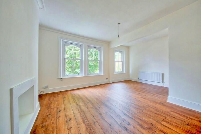 2 Bedroom Flat To Rent In Lewin Road, London, SW16