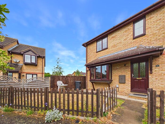 2 Bedroom Cluster House For Sale In Pentland Close, Sandy, SG19