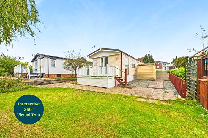 1 Bedroom Park Home For Sale In Barton Broads Park, Maltkiln Road, Barton-upon-Humber, North Lincolnshire, DN18