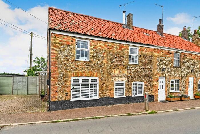 3 Bedroom Semi-Detached House For Sale In Low Road, Wretton, King's Lynn, PE33